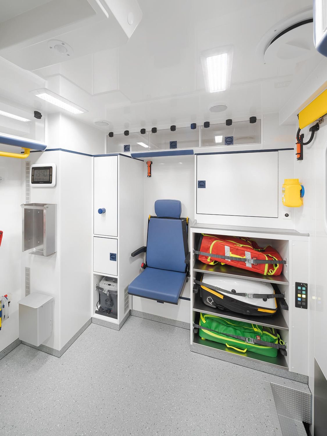 Box body ambulance WAS 4x4 image 10