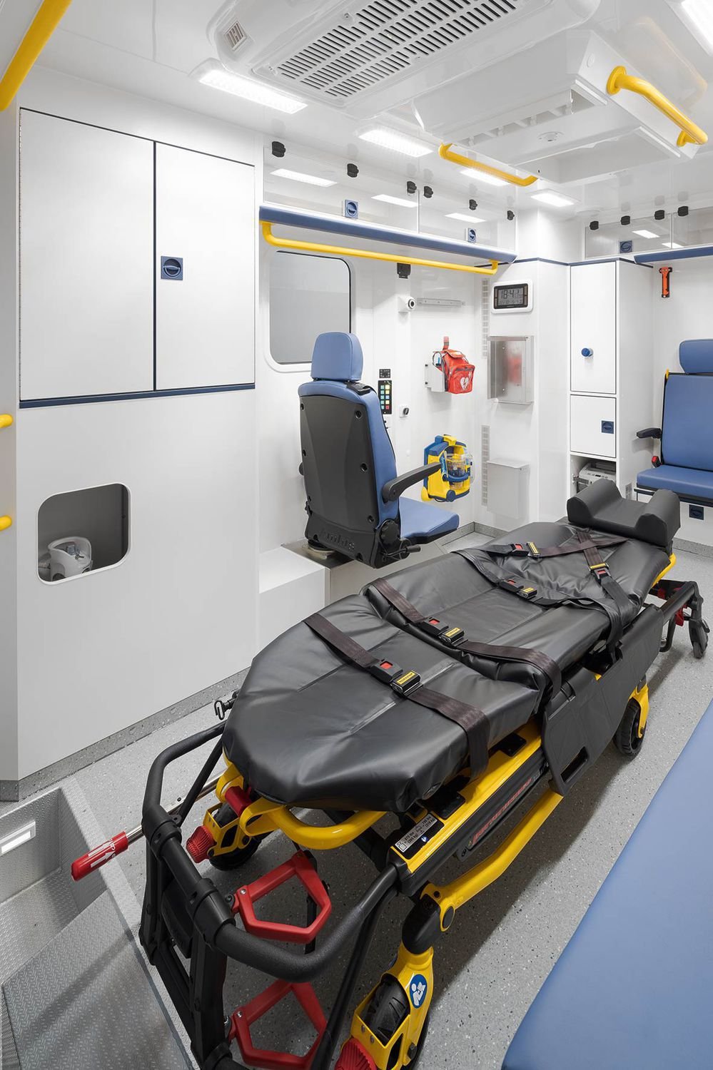 Box body ambulance WAS 4x4 image 11