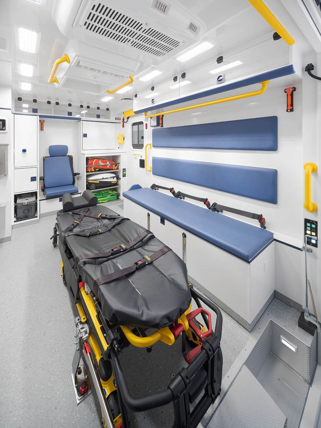 Box body ambulance WAS 4x4 image 12