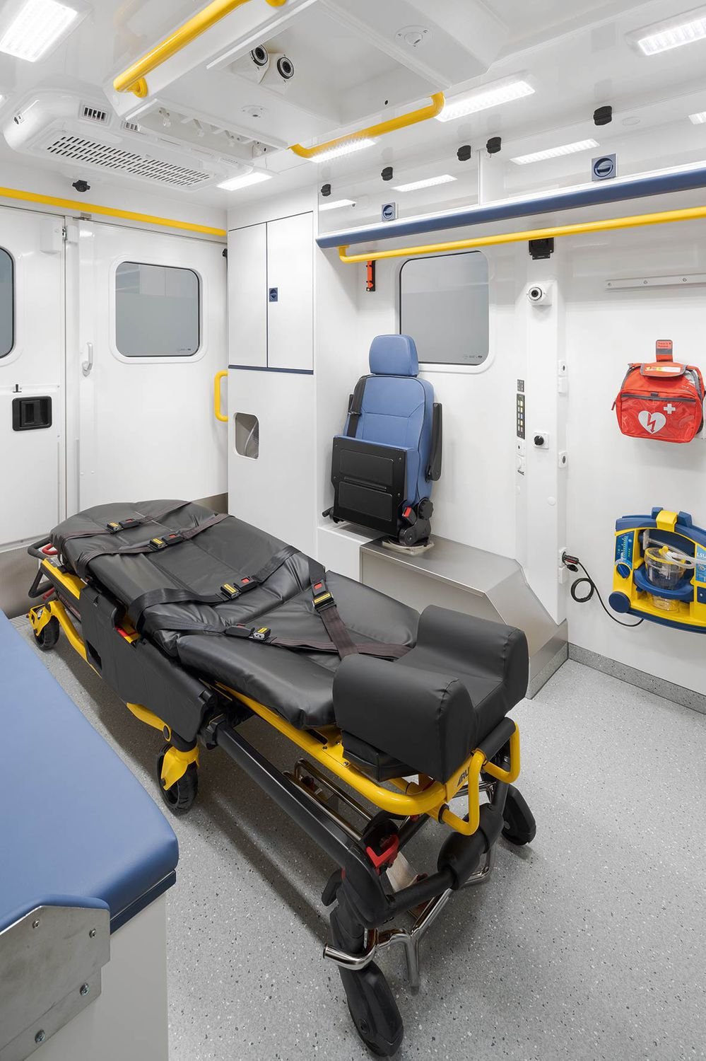 Box body ambulance WAS 4x4 image 13
