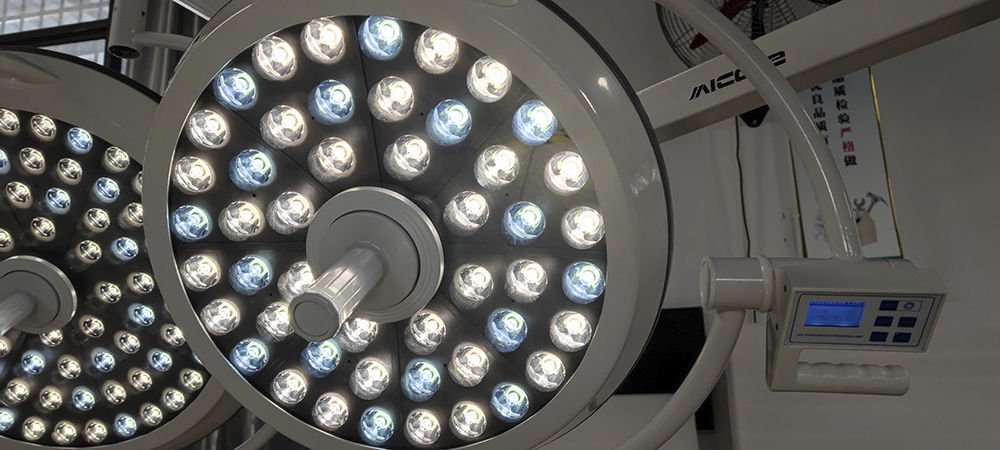 Ceiling-mounted surgical light E700/700 Power image 5