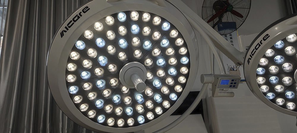 Ceiling-mounted surgical light E700 Power image 3