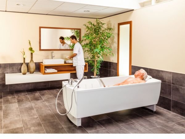 Electric medical bathtub AVERO Comfort image 3