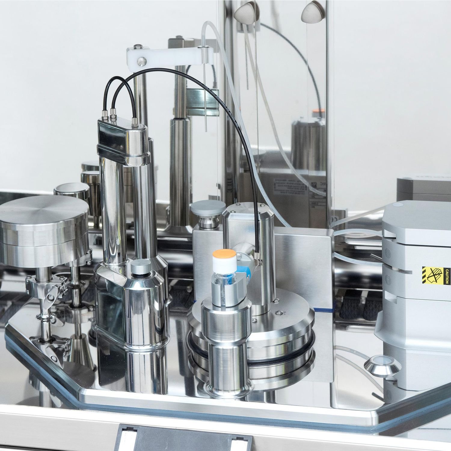 Filling and capping machine for pharmaceutical applications AseptiFill image 5