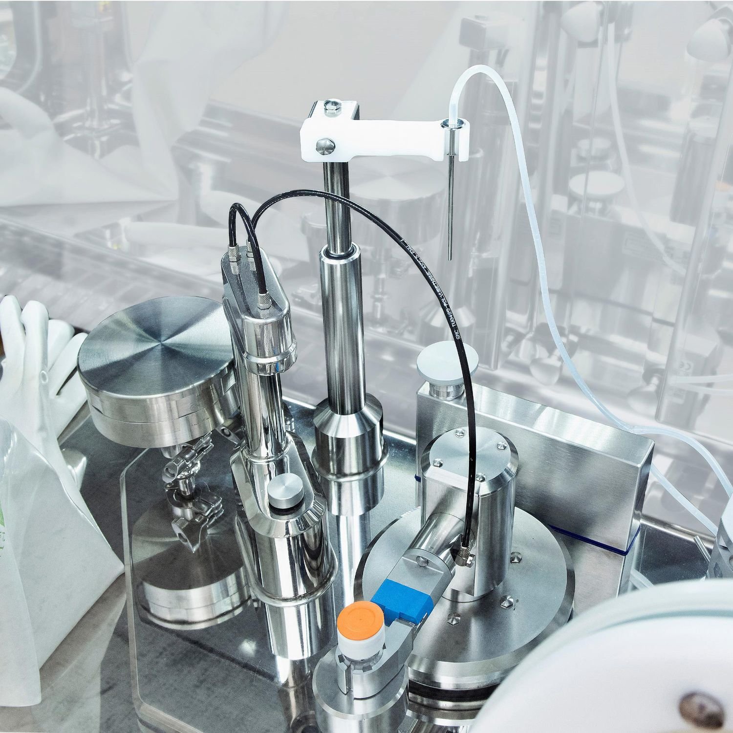 Filling and capping machine for pharmaceutical applications AseptiFill image 6