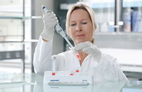 Genomic test tube LoBind® alternate view image 2