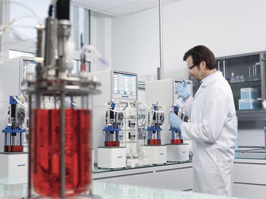 Laboratory controller SciVario® twin alternate view image 2