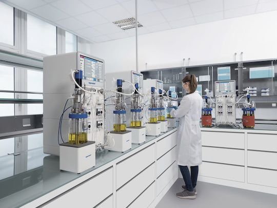 Laboratory controller SciVario® twin image 3