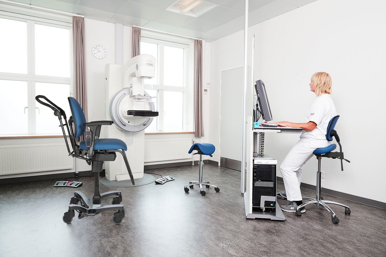 Mammography examination chair 70032 image 4