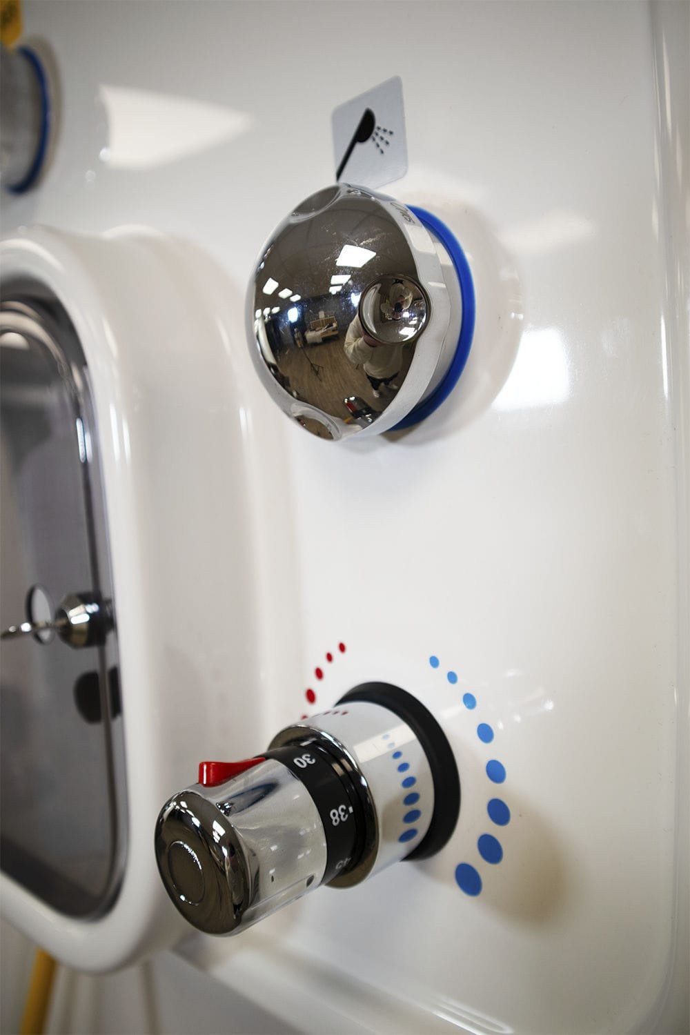 Shower panel with desinfection image 4
