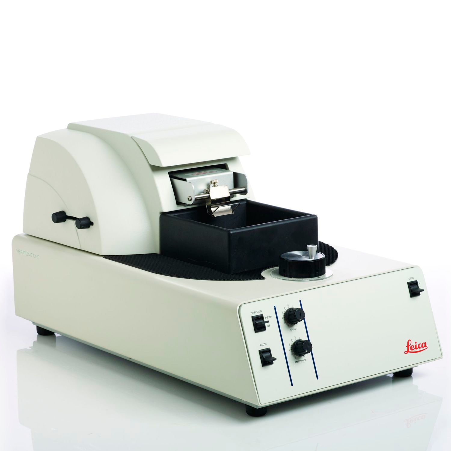 Vibrating blade microtome Leica VT1000 P